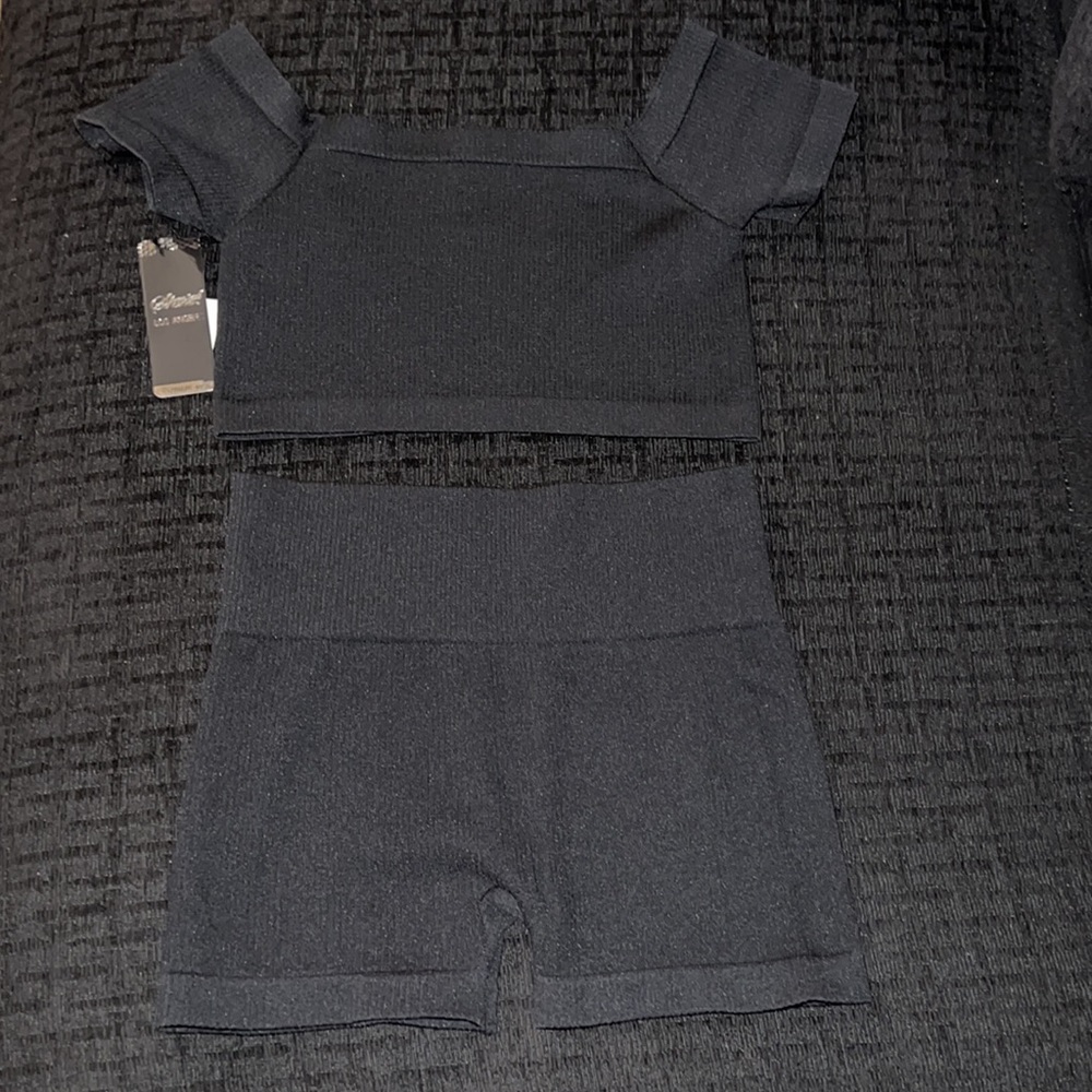 Ribbed set. Crop top with matching shorts.